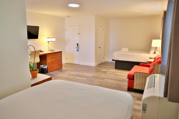 Travelodge by Wyndham Crescent City image 10