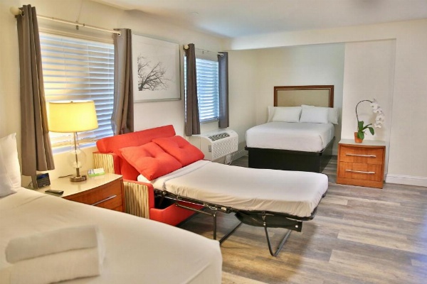 Travelodge by Wyndham Crescent City image 12