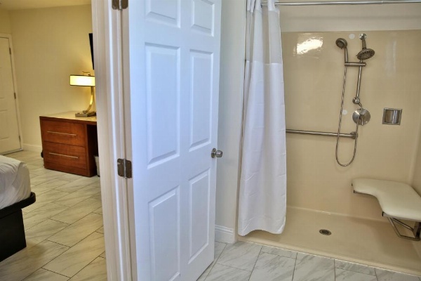 Travelodge by Wyndham Crescent City image 13