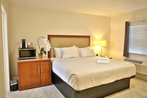 Travelodge by Wyndham Crescent City image 14