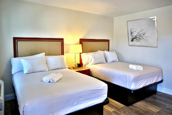 Travelodge by Wyndham Crescent City image 20