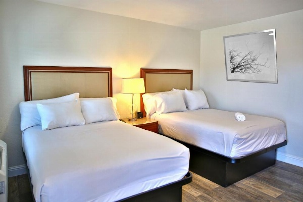 Travelodge by Wyndham Crescent City image 21