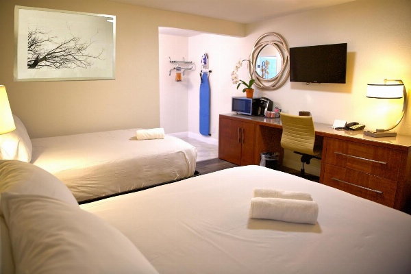 Travelodge by Wyndham Crescent City image 5