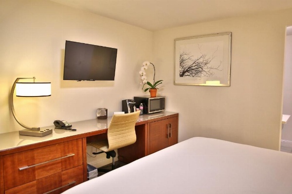 Travelodge by Wyndham Crescent City image 8